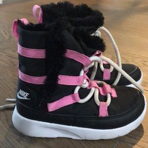 Nike girls winter boots